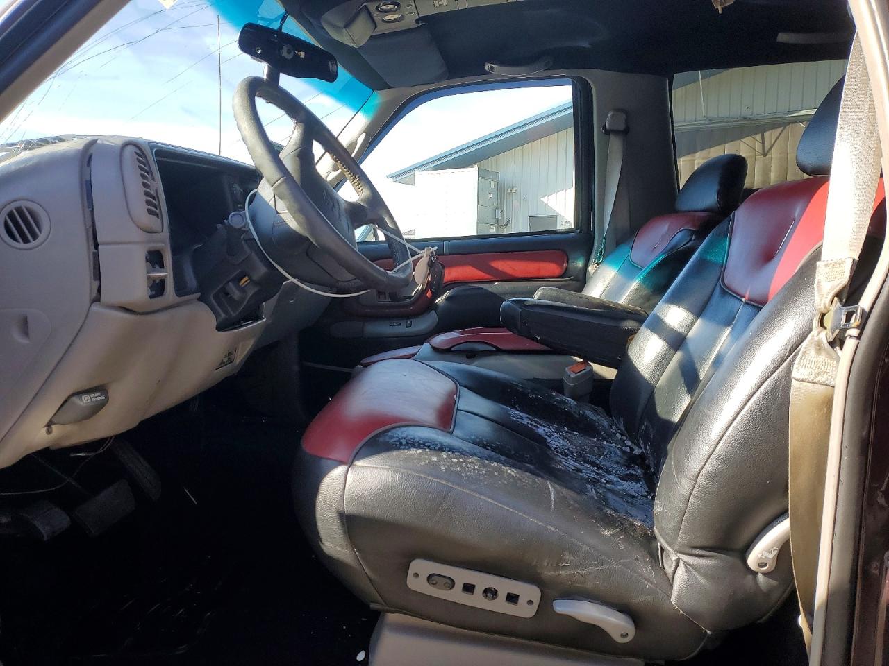 1997 Chevrolet Tahoe VIN 3GNEK18R8VG190200 photo 7
