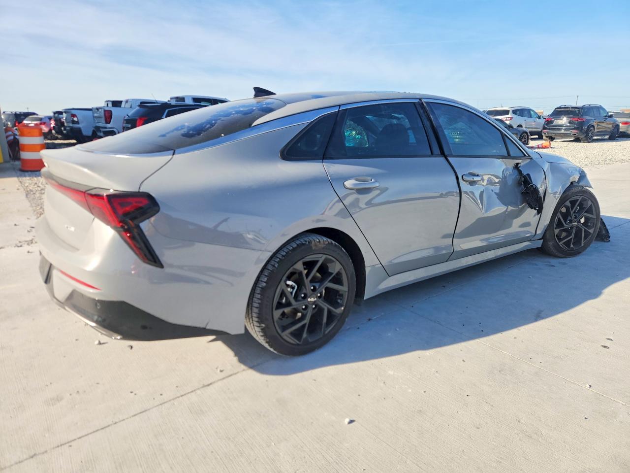 2026 Kia K5 VIN KNAG64J76T5431561 photo 3