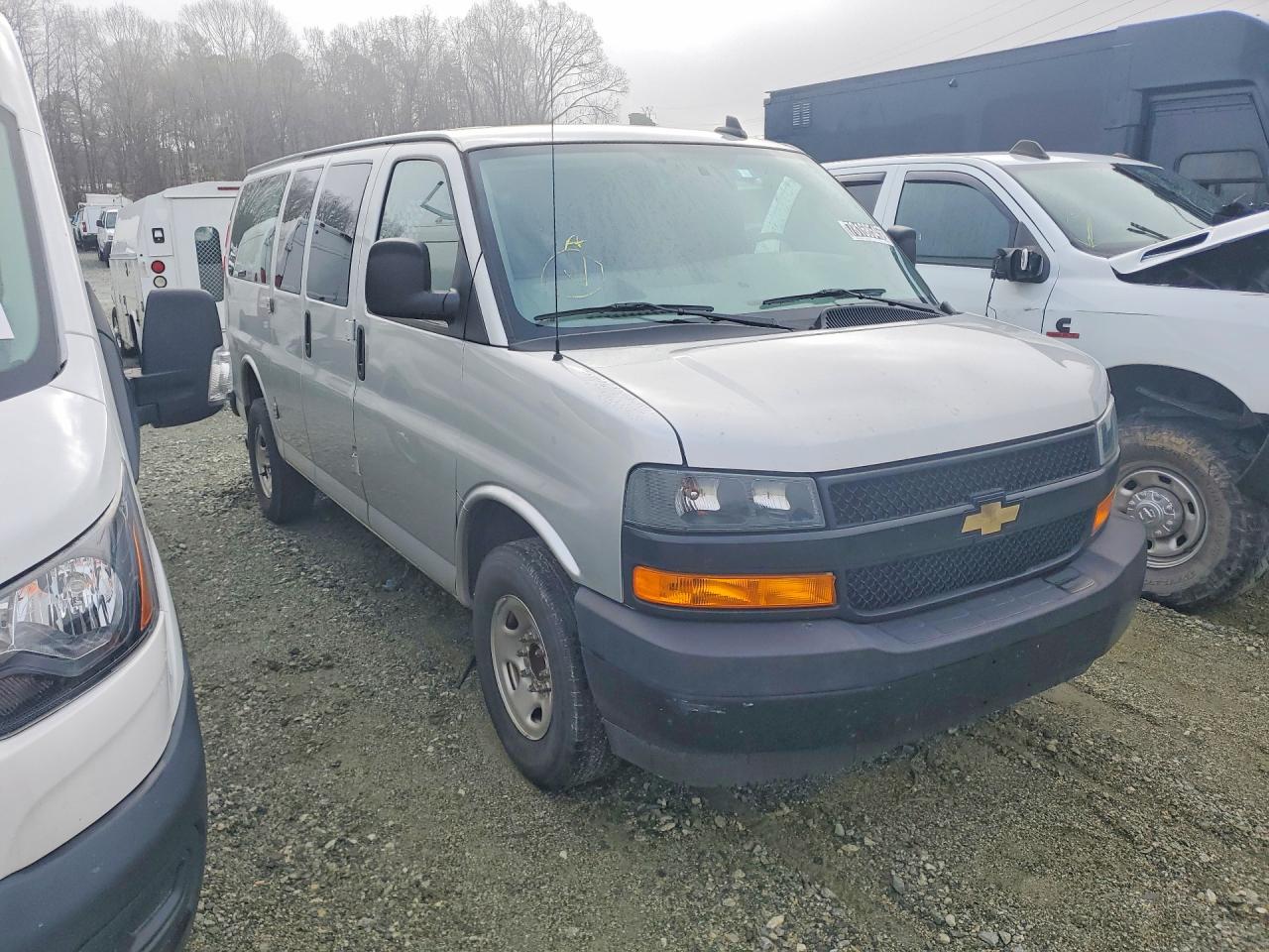 2023 CHEV Express VIN 1GCWGAFP5P1233361 photo 4