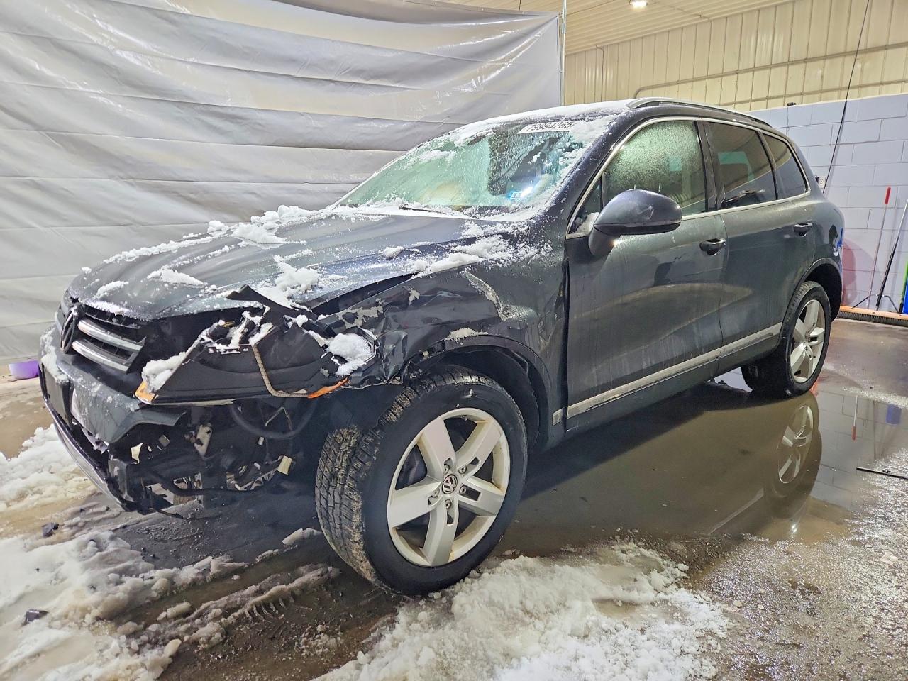 2012 Volkswagen Touareg VIN WVGFF9BP0CD002931 photo 1