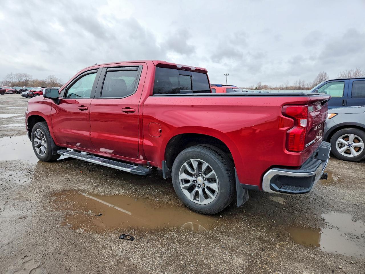 2020 Chevrolet Silverado VIN 1GCUYDET8LZ322471 photo 2