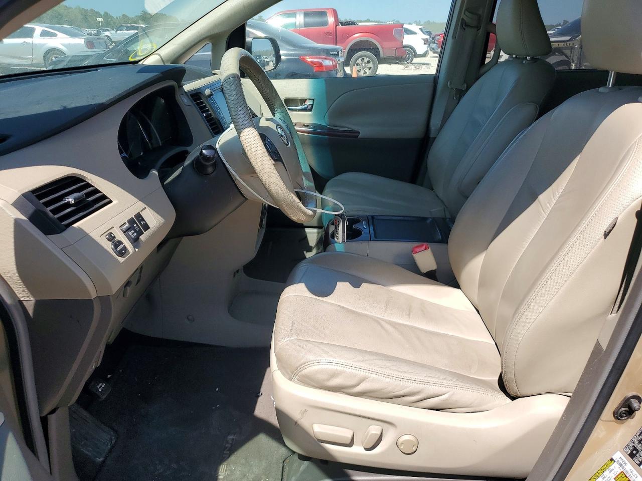 2011 TOYT Sienna VIN 5TDYK3DC6BS007280 photo 7