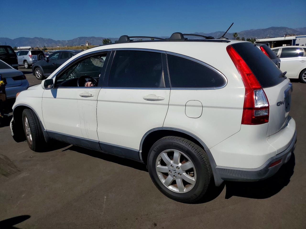 2008 Honda Crv VIN JHLRE48718C070492 photo 2