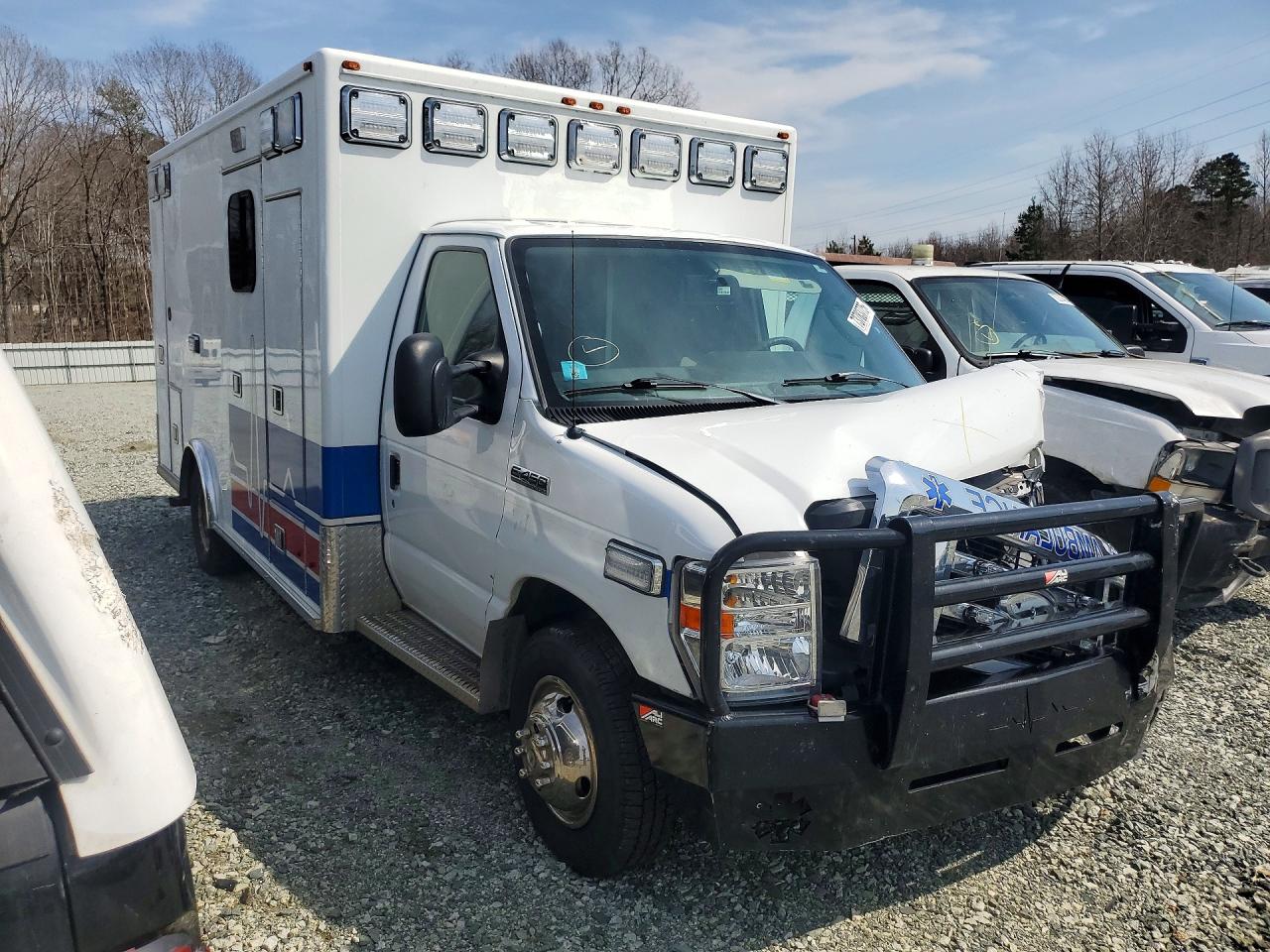 2022 Ford Econoline VIN 1FDXE4FN4NDC27259 photo 4