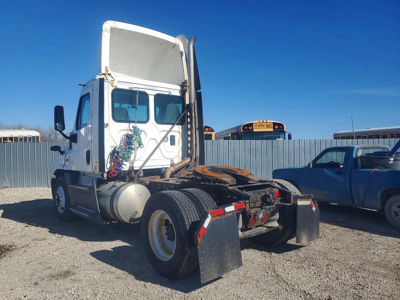 2016 FREIGHTLINER All other VIN 1FUBGEDV9GLHC5703 photo 3
