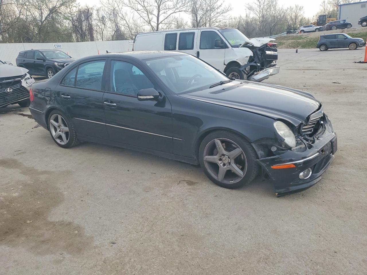 2009 Mercedes-Benz E-class VIN WDBUF56XX9B368736 photo 4