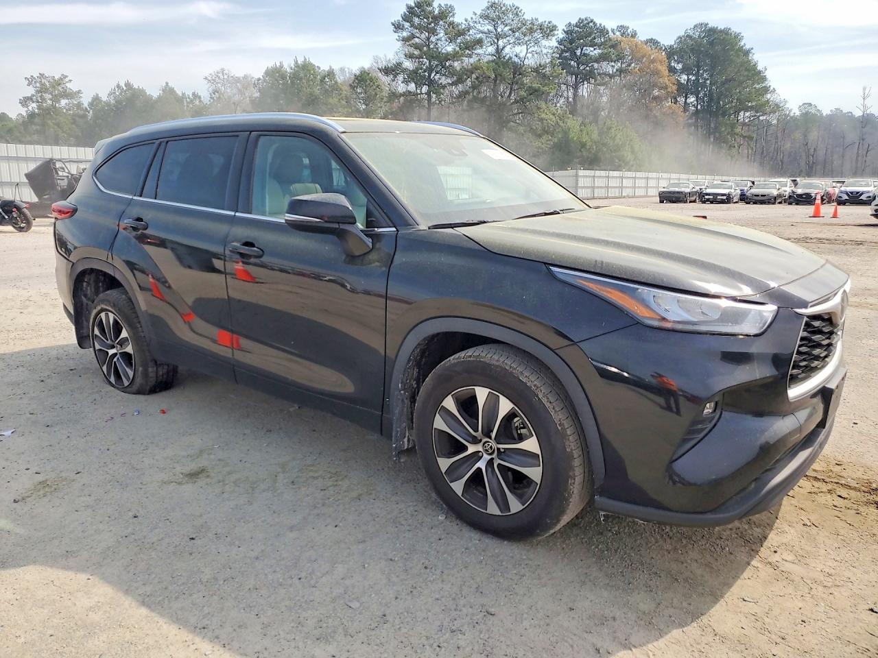 2020 Toyota Highlander VIN 5TDGZRBH3LS056060 photo 4