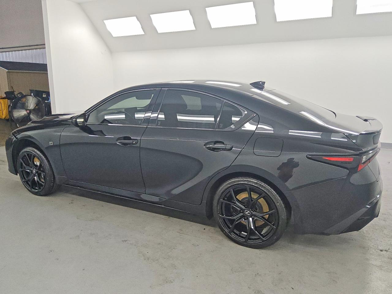 2025 Lexus Is VIN JTHAP1D29S5007499 photo 2