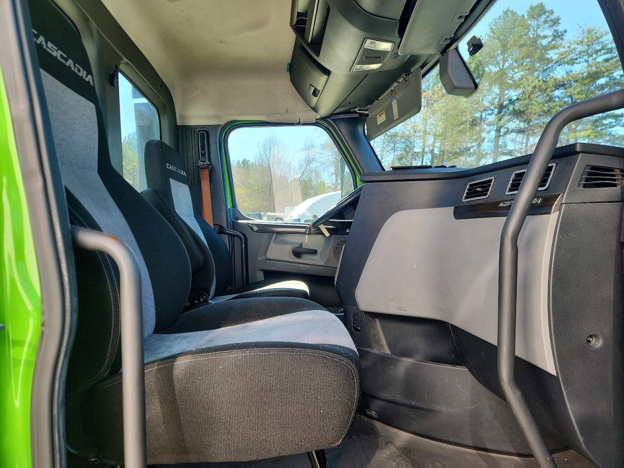 2020 FREIGHTLINER All models VIN 1FUJHTDV7LLLC2050 photo 5