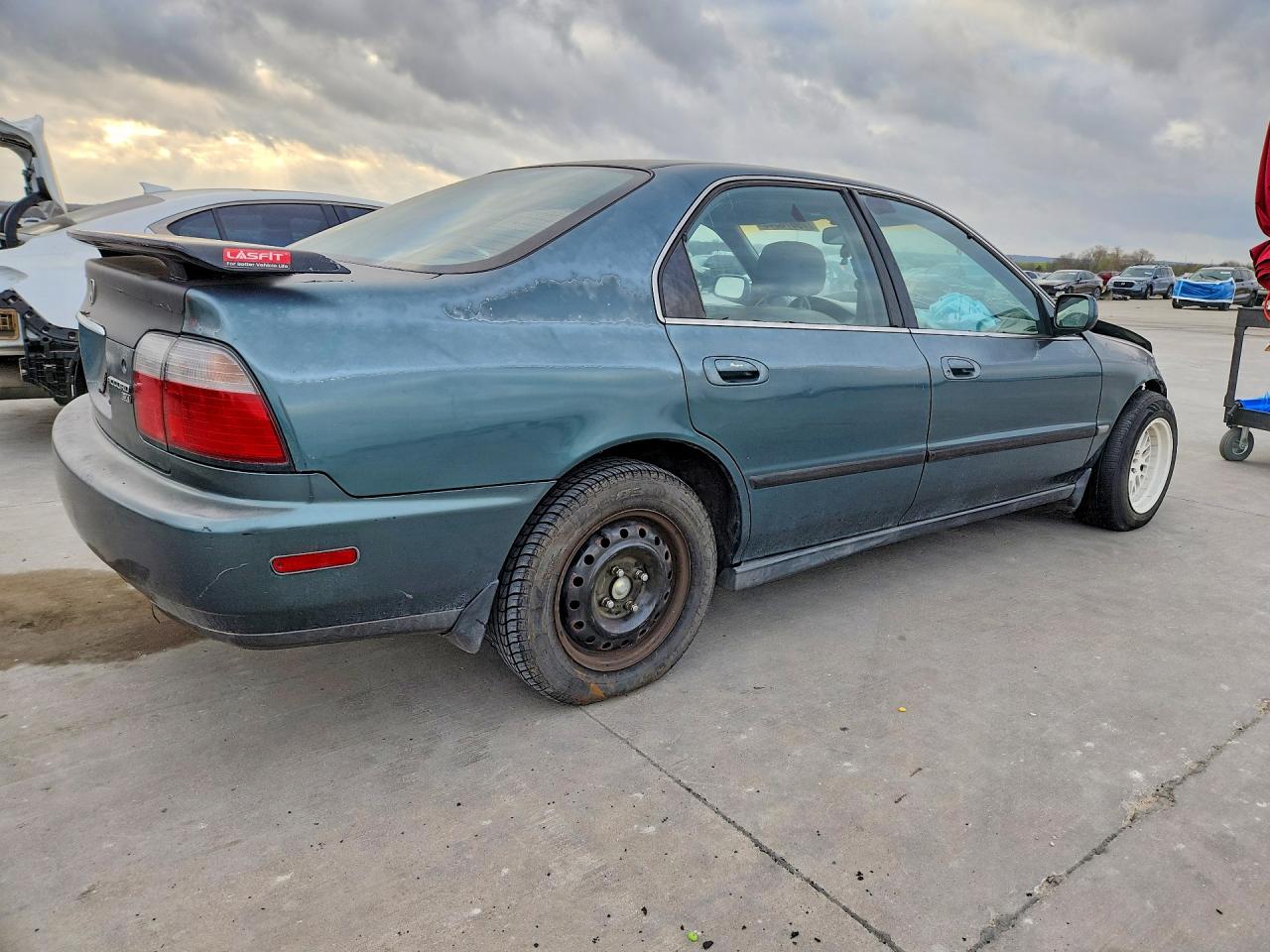 1996 Honda Accord VIN 1HGCD5537TA167313 photo 3