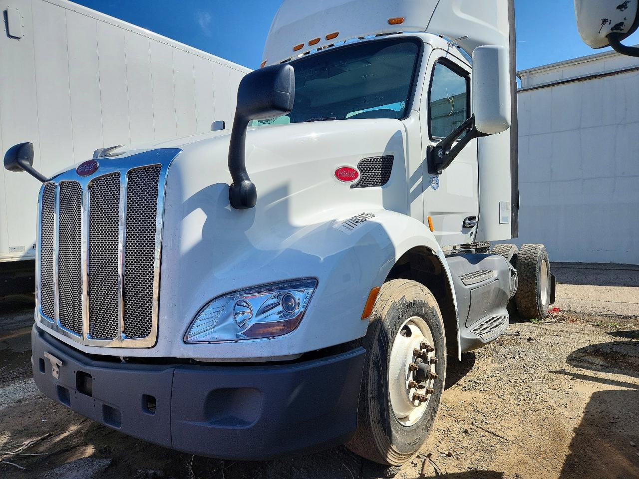 2017 PETERBILT All models VIN 1XPBA48X9HD428683 photo 2