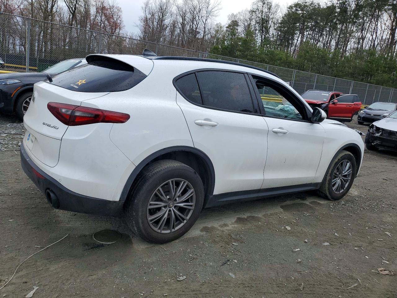 2023 Alfa Stelvio VIN ZASPAKAN5P7D58169 photo 3