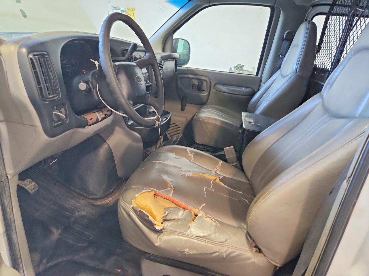 2001 CHEVROLET Express VIN 1GCFG15W511240570 photo 7