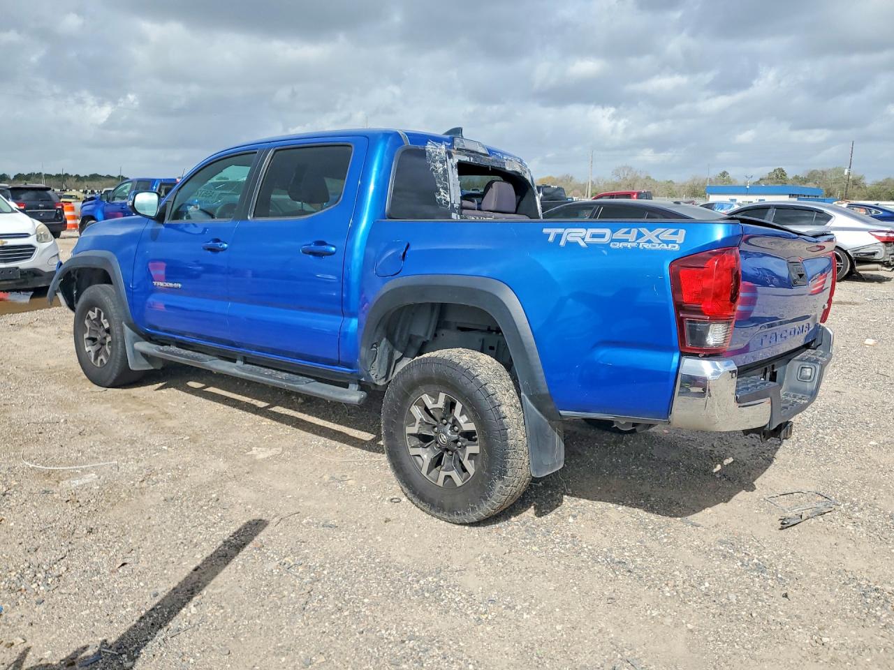 2018 Toyota Tacoma VIN 3TMCZ5AN9JM161150 photo 2