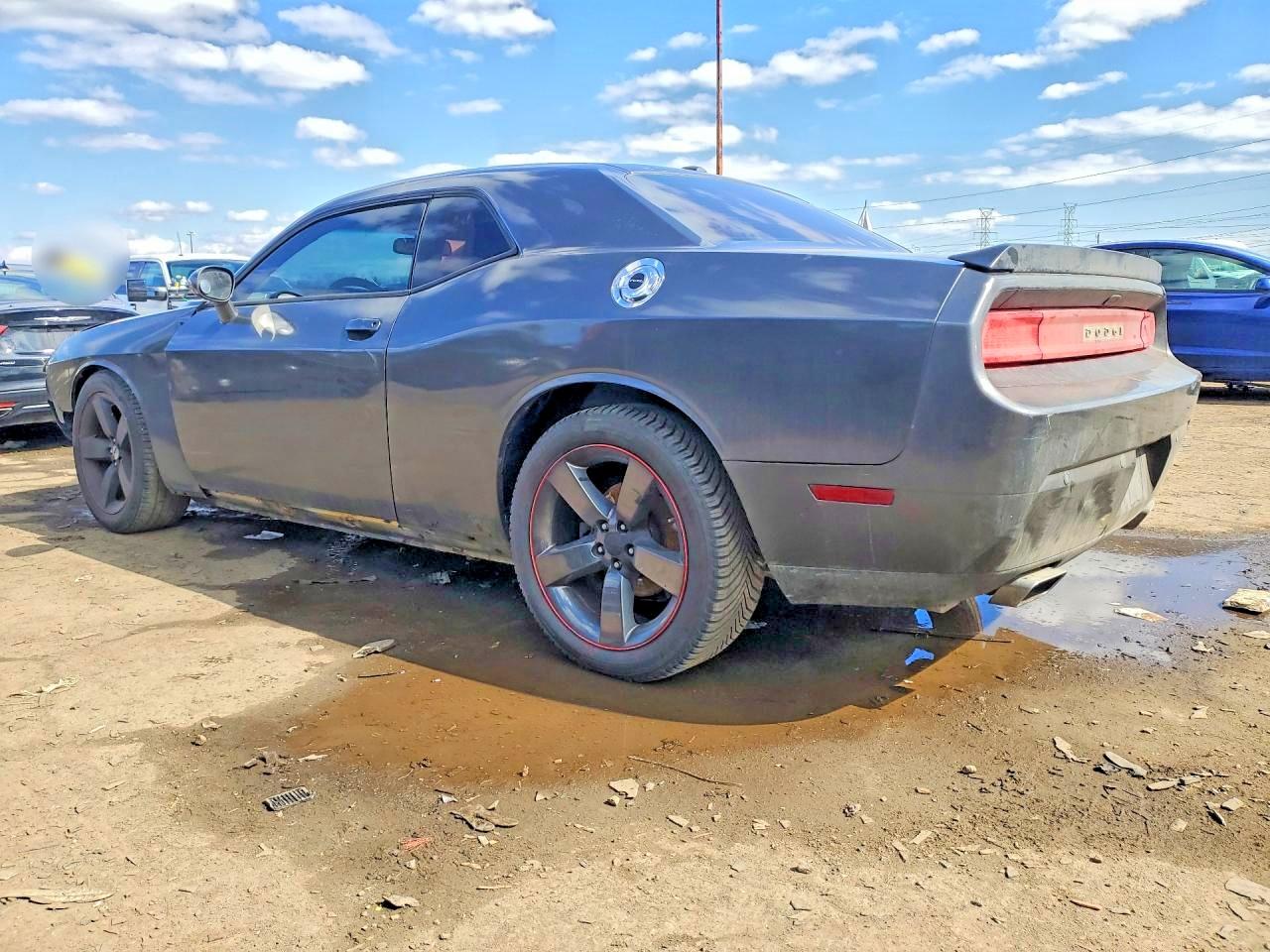 2013 Dodge Challenger VIN 2C3CDYAG8DH628891 photo 2