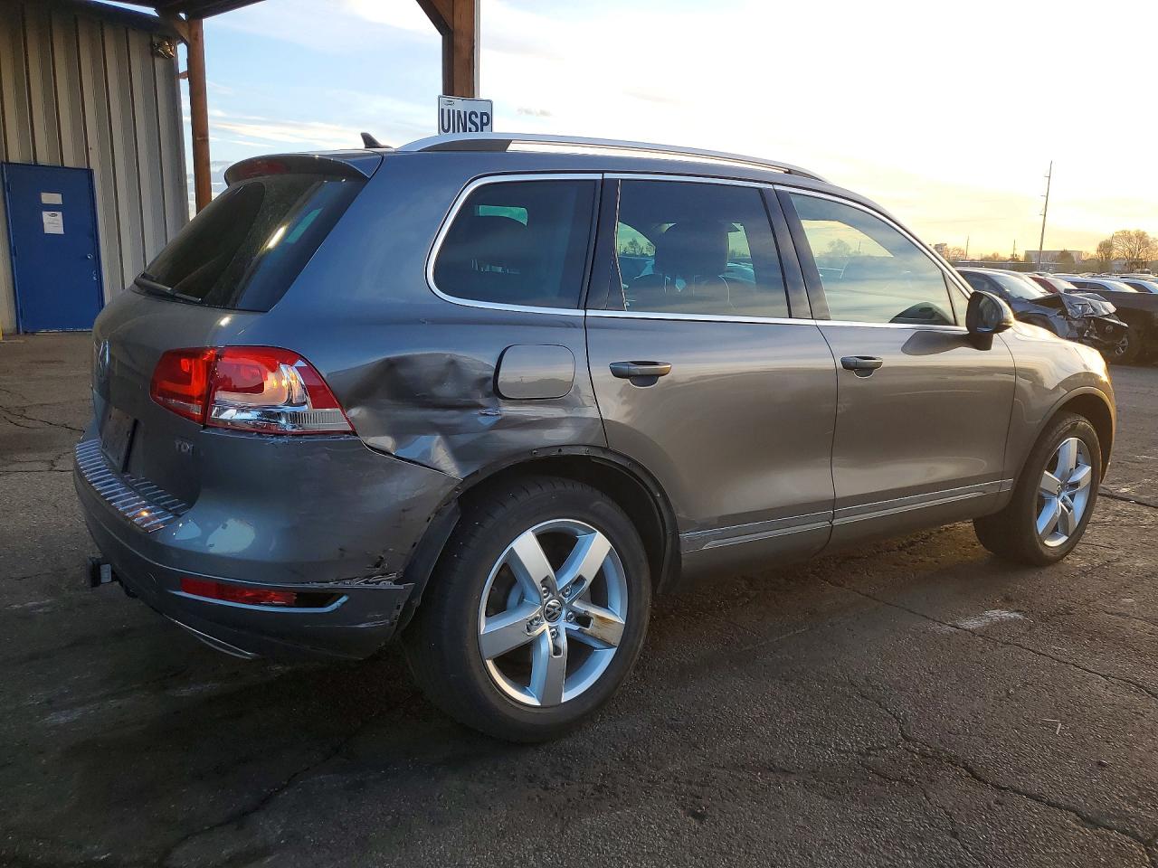 2013 Volkswagen Touareg VIN WVGEP9BP9DD010343 photo 3