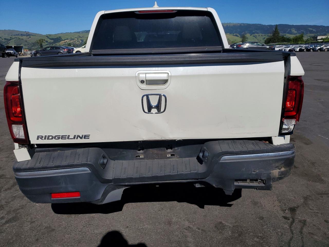 2018 Honda Ridgeline VIN 5FPYK2F56JB001580 photo 6