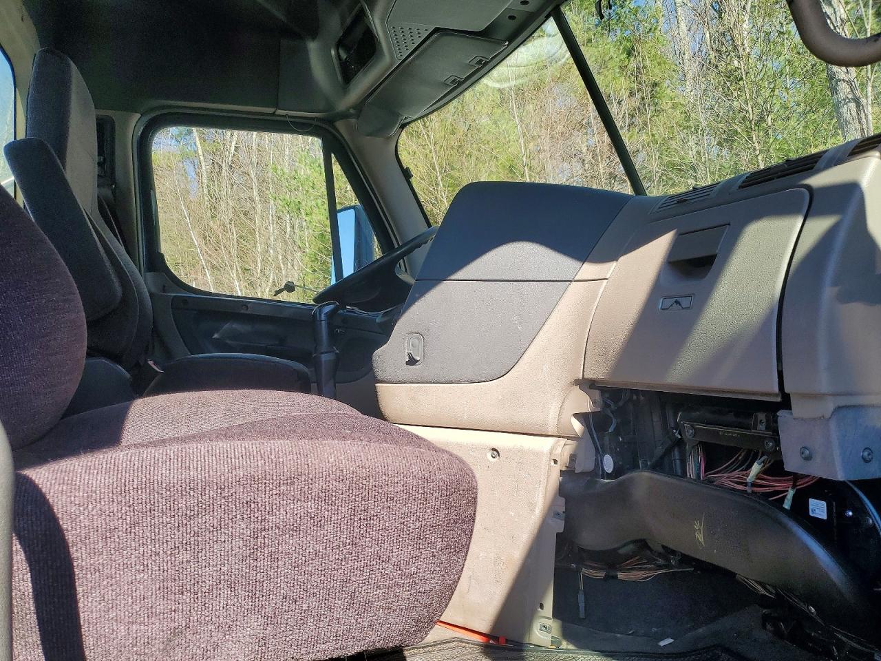 2014 FREIGHTLINER Cascadia VIN 3AKJGEBGXESFS8836 photo 5