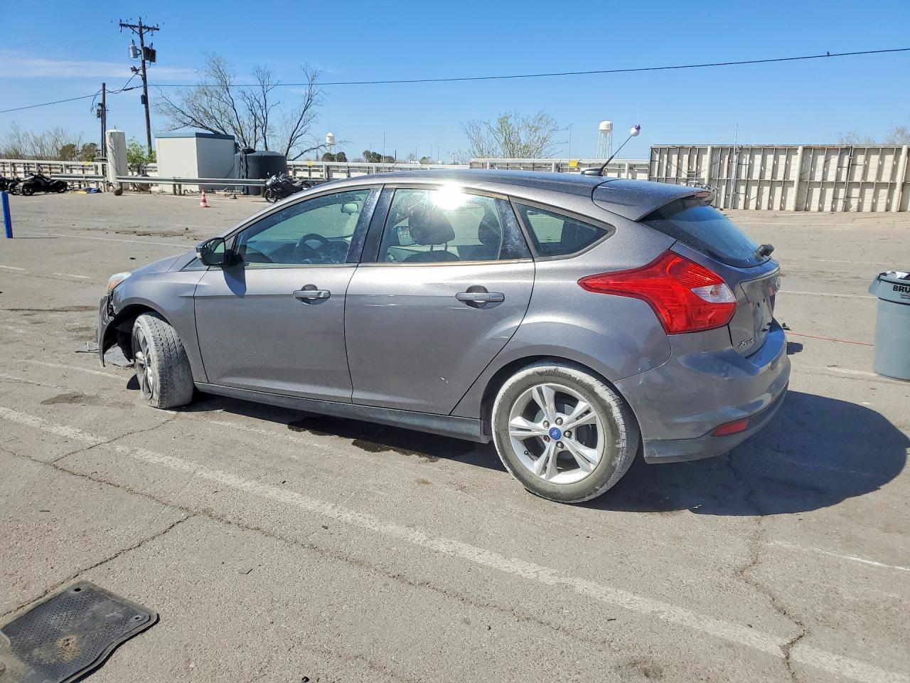 2013 Ford Focus VIN 1FADP3K2XDL190414 photo 2