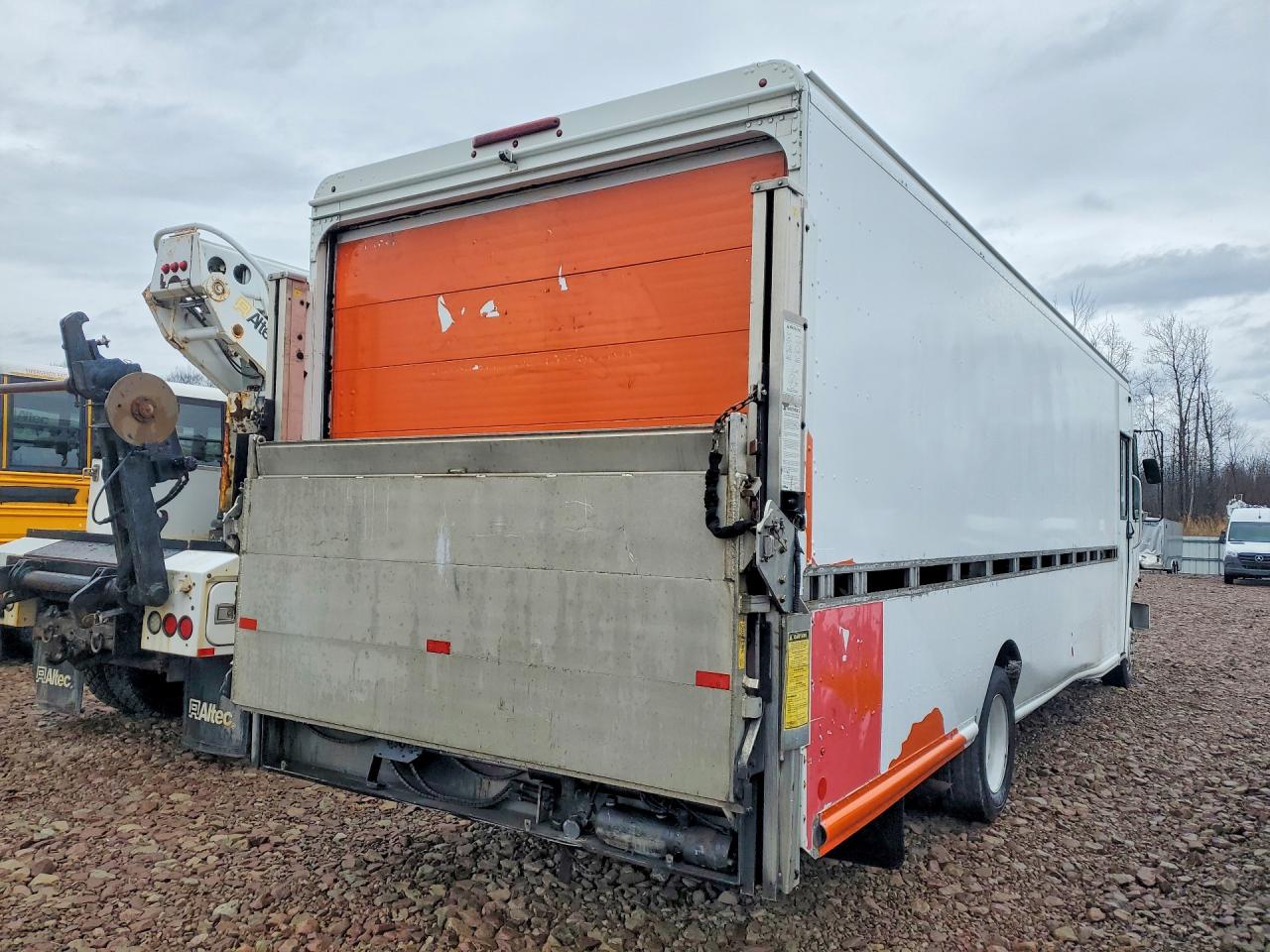 2014 FREIGHTLINER All other VIN 4UZAC3DV2ECFW4420 photo 3