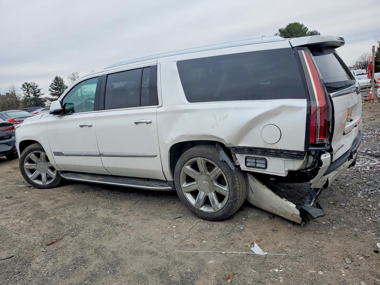 2020 Cadillac Escalade VIN 1GYS4HKJ4LR130505 photo 2