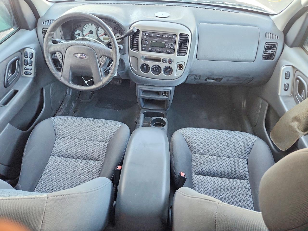 2004 Ford Escape VIN 1FMYU031X4KA98214 photo 8