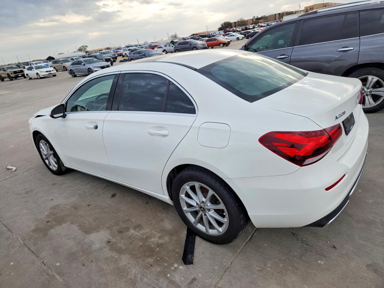 2019 Mercedes-Benz A-class VIN WDD3G4EB2KW016961 photo 2