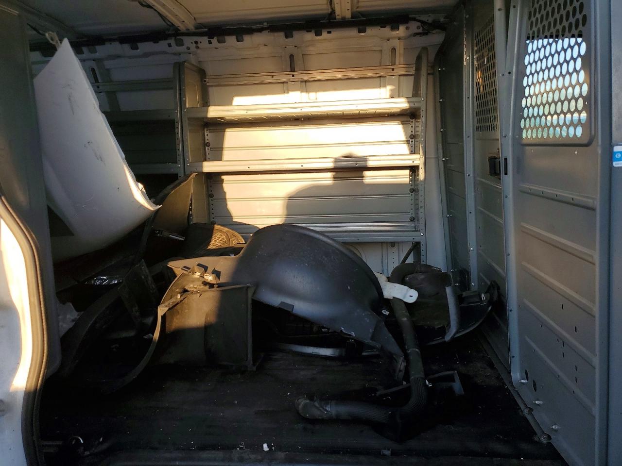 2020 CHEV Express VIN 1GCWGAFG8L1126749 photo 10