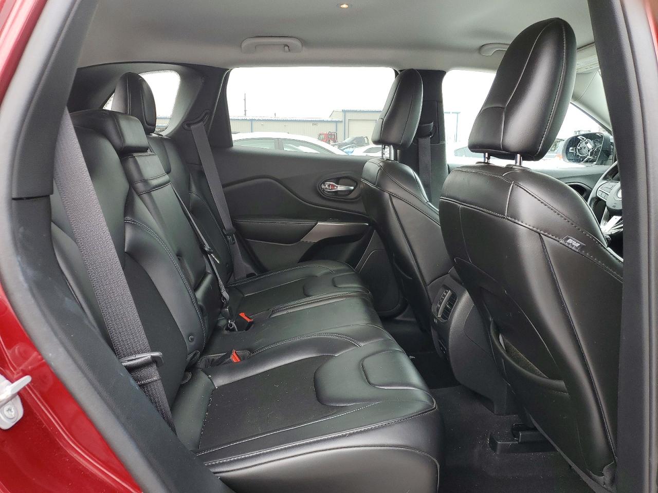 2019 Jeep Cherokee VIN 1C4PJMLB8KD323496 photo 11