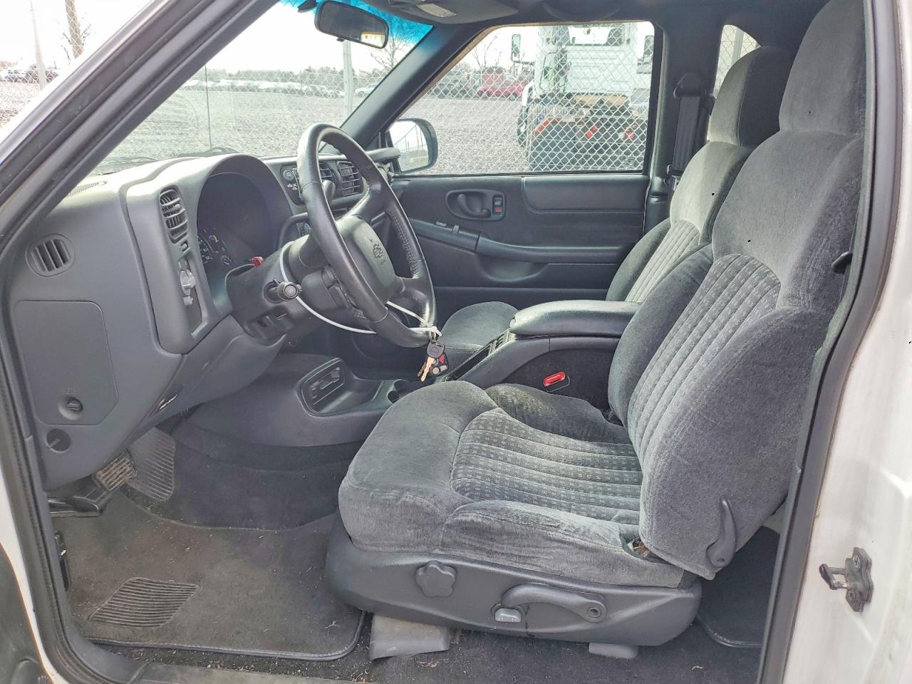 2000 CHEV Blazer VIN 1GNCT18W2YK265691 photo 7