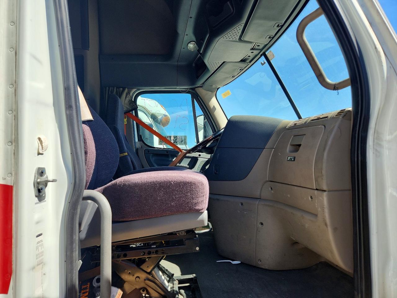 2018 FREIGHTLINER All other VIN 3AKJGLDR2JDJU7223 photo 6