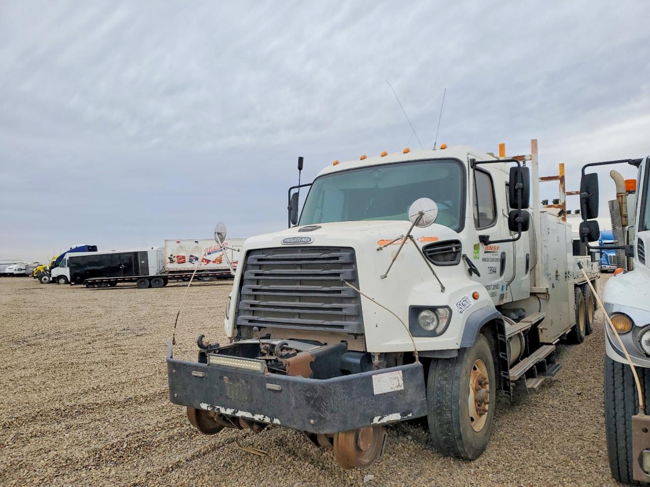 2013 FREIGHTLINER All other VIN 1FVHG5BSXDHFG3903 photo 2