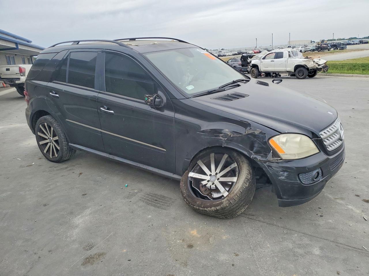 2008 Mercedes M-class VIN 4JGBB86EX8A403165 photo 4