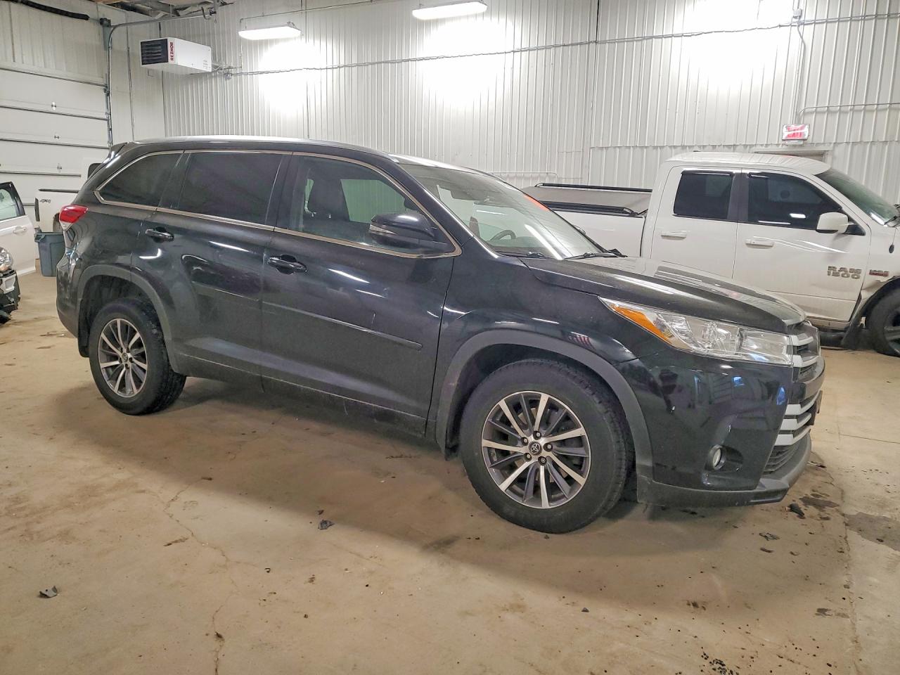 2017 Toyota Highlander VIN 5TDJZRFH0HS442815 photo 4