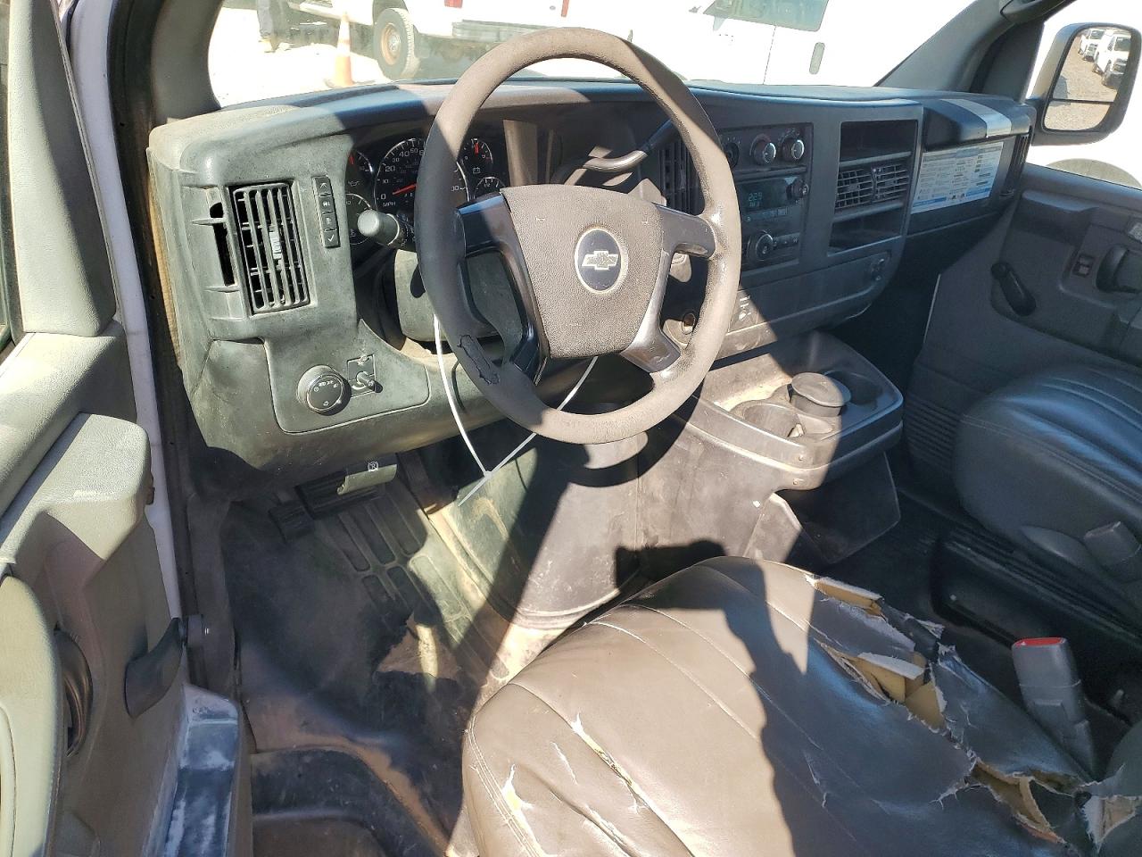 2008 Chevrolet Express VIN 1GCGG25C781136351 photo 8