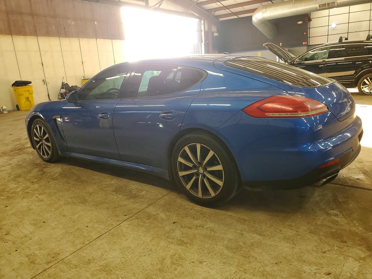 2015 Porsche Panamera VIN WP0AA2A73FL002972 photo 2