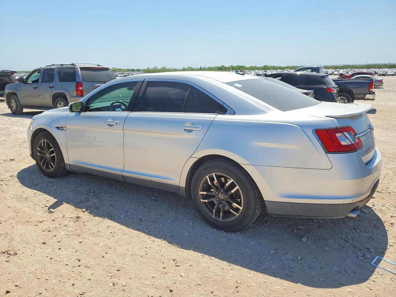 2010 Ford Taurus VIN 1FAHP2KT5AG118075 photo 2