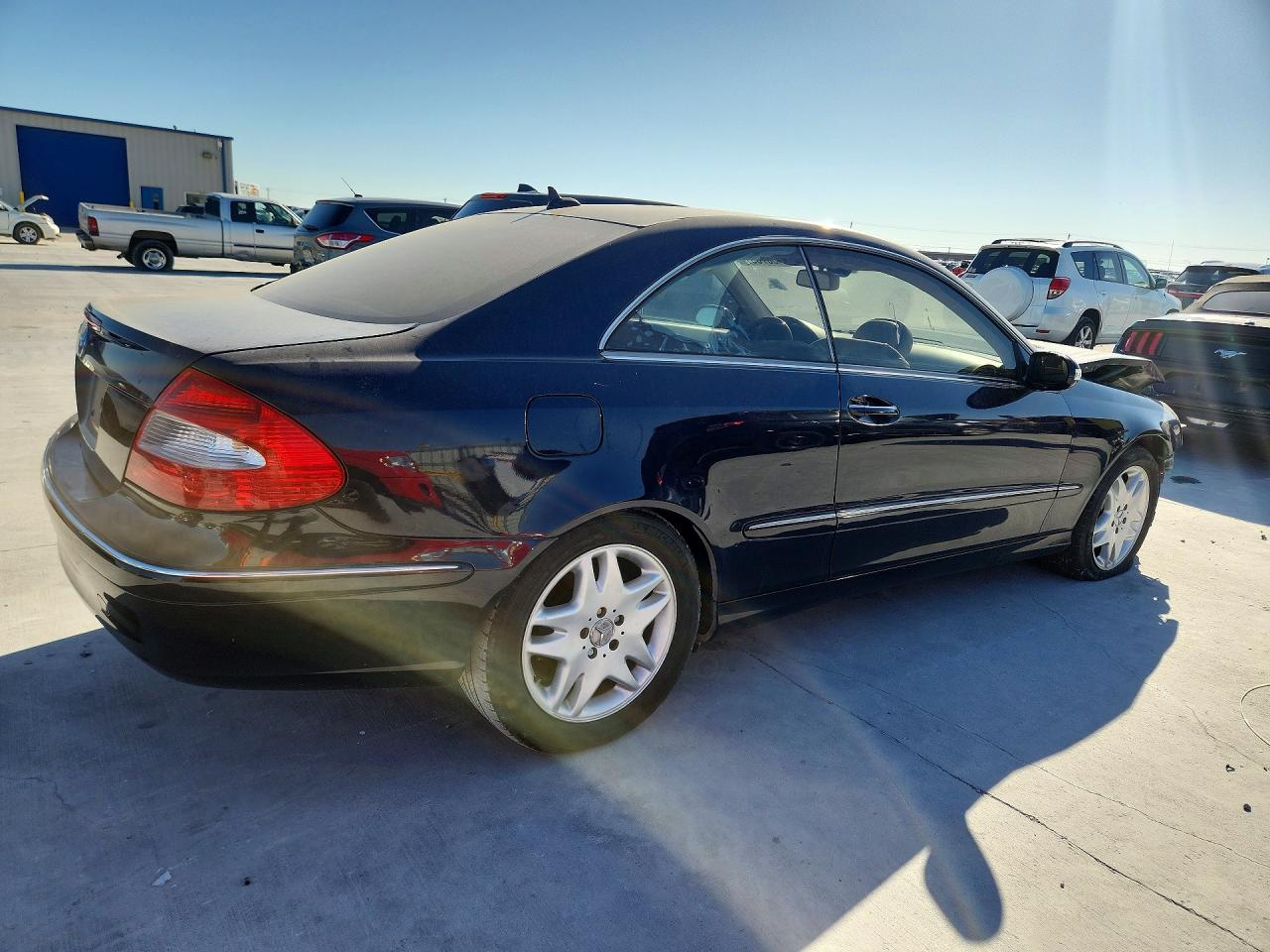 2008 MERCEDES-BENZ Clk-class VIN WDBTJ56H28F247418 photo 3