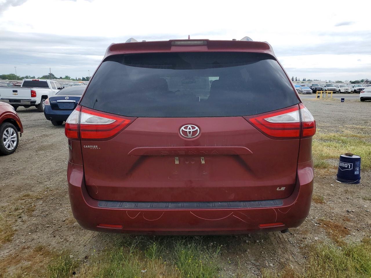 2018 Toyota Sienna VIN 5TDKZ3DC7JS913471 photo 6