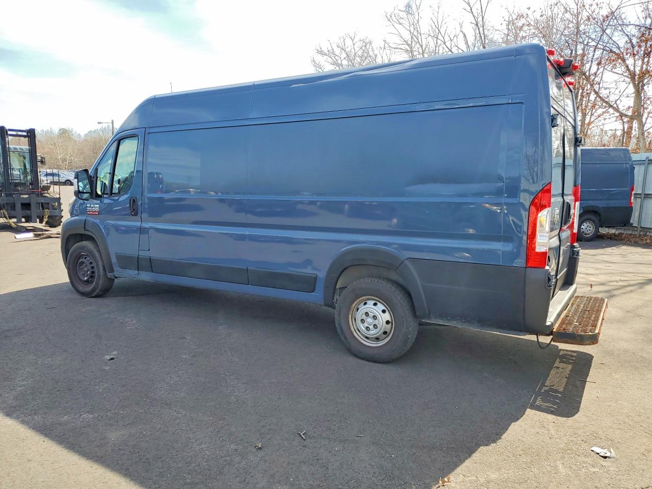 2020 RAM Promaster VIN 3C6URVJG4LE147134 photo 2
