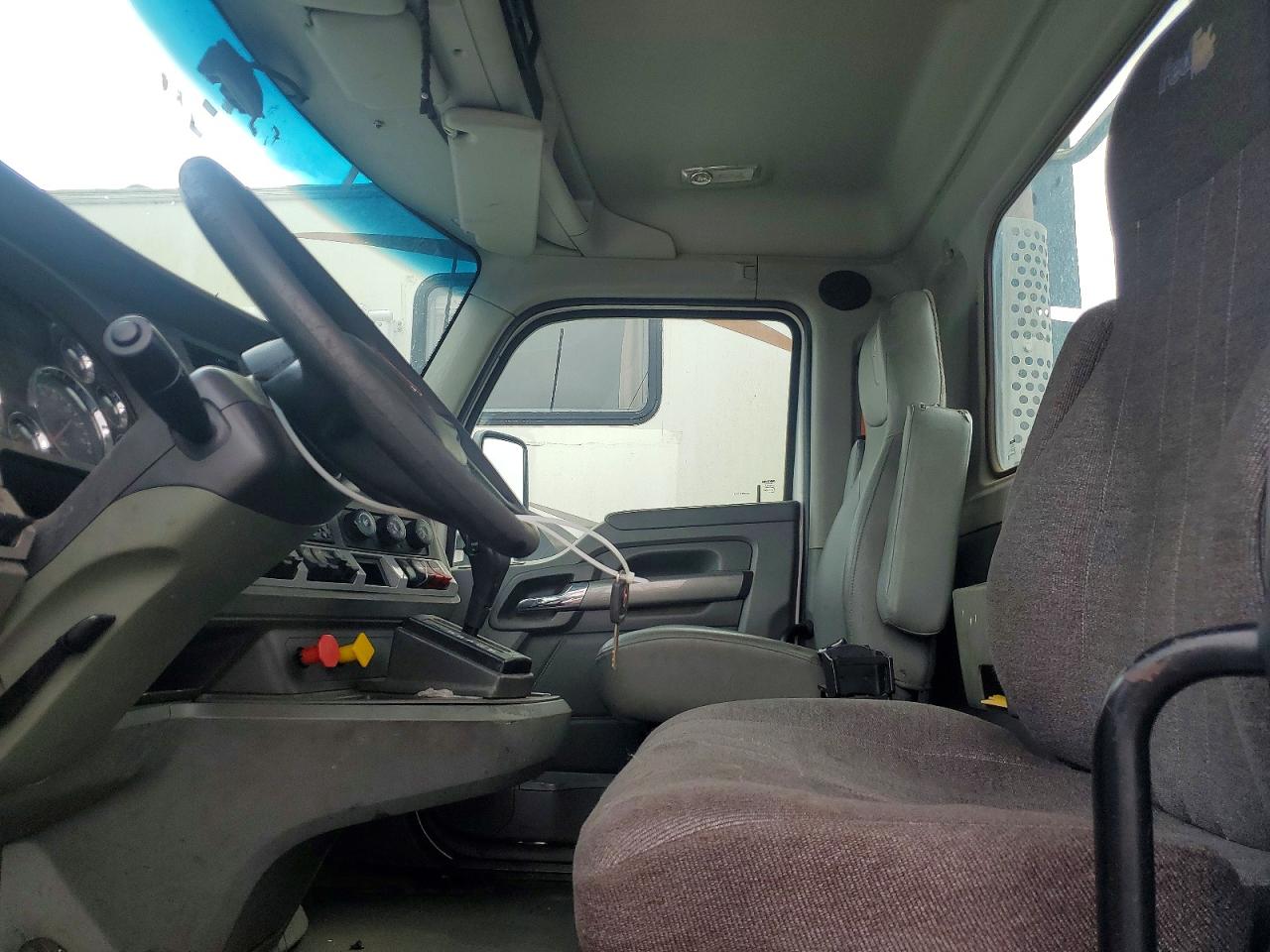 2014 KENWORTH All other VIN 1XKYA48X2EJ402424 photo 5