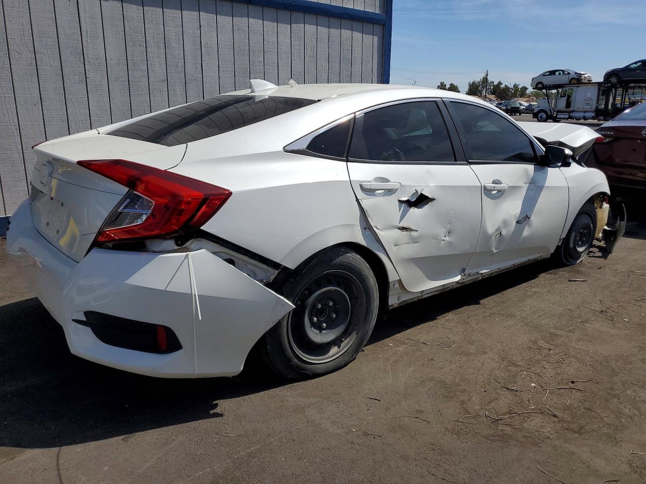 2018 Honda Civic VIN 19XFC2F74JE208120 photo 3