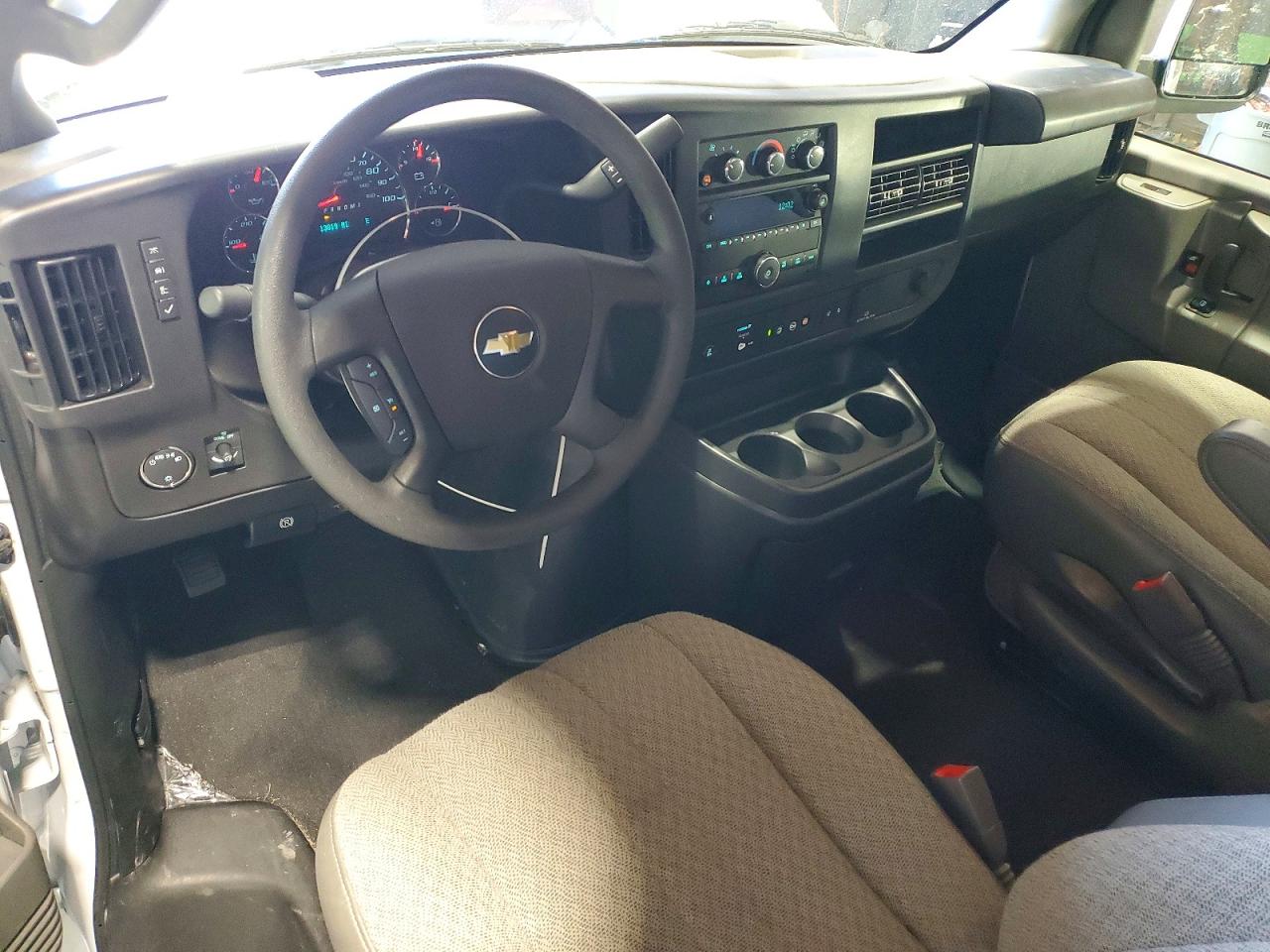 2025 Chevrolet Express VIN 1GAZGPFP2S1228958 photo 8