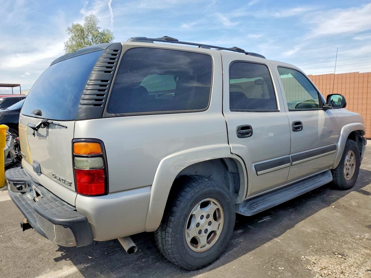 2005 Chev Tahoe VIN 1GNEC13T35R248682 photo 3