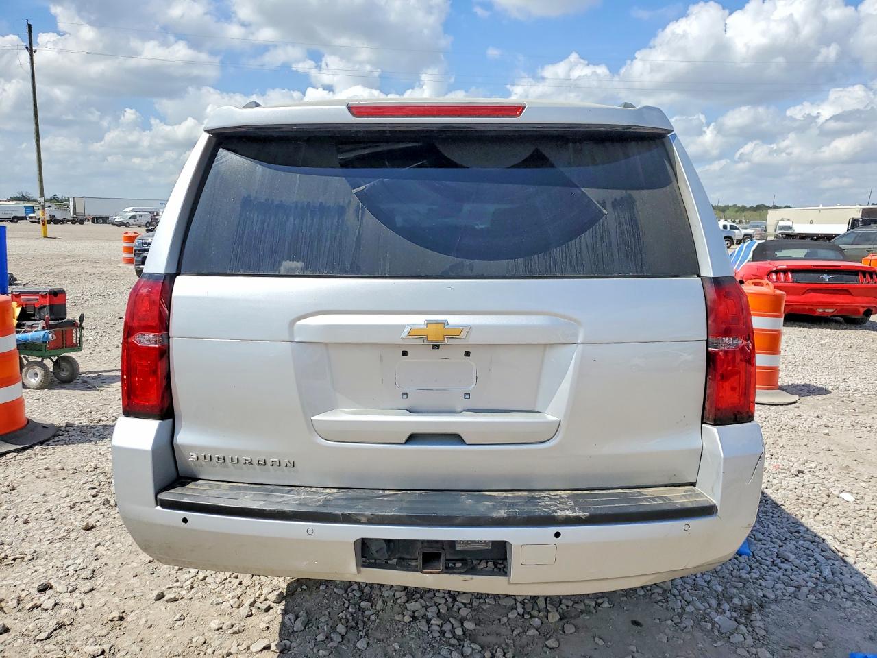 2020 Chevrolet Suburban VIN 1GNSKHKC3LR101596 photo 6