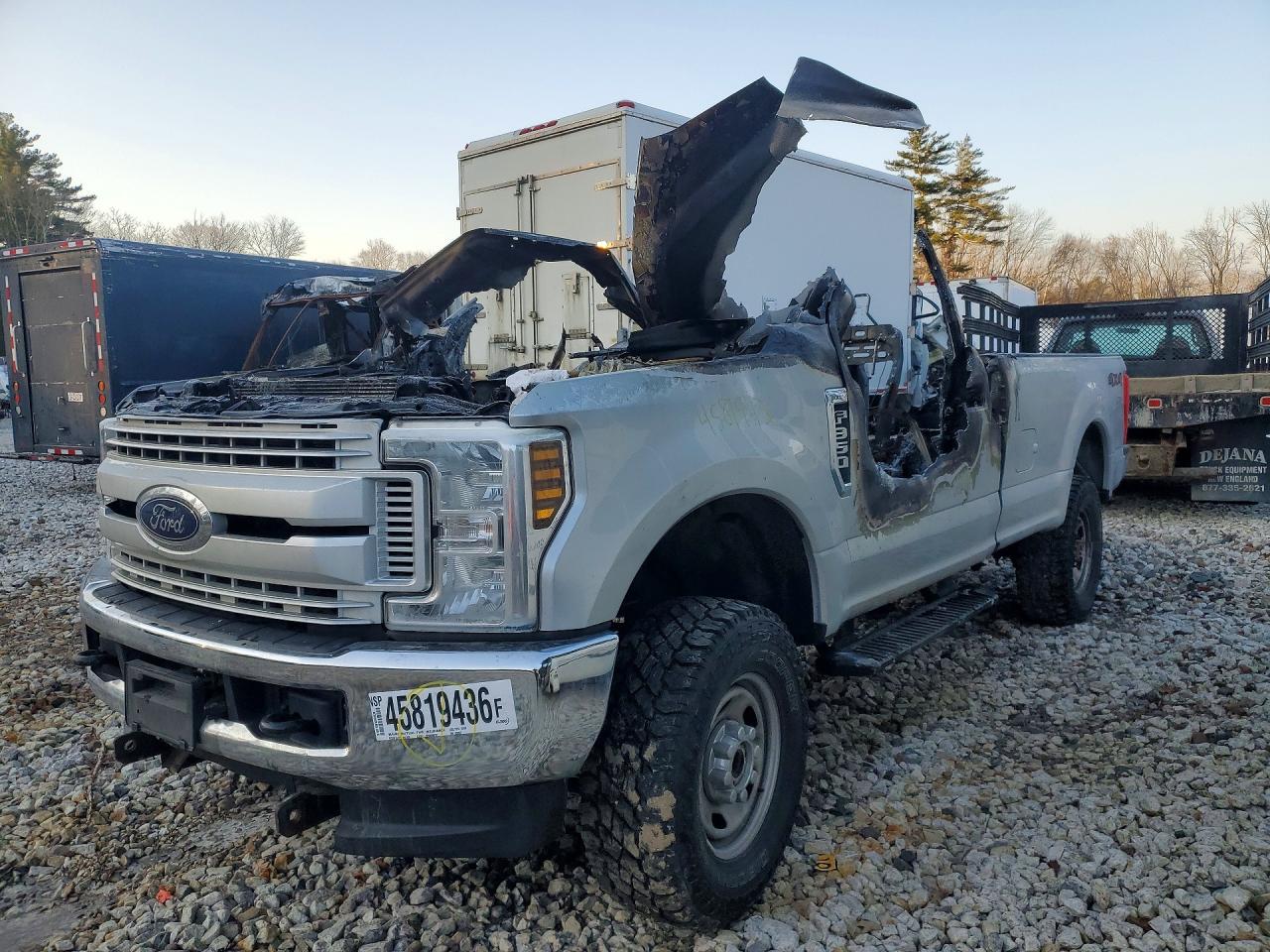2019 Ford F350 VIN 1FTRF3B60KEG28865 photo 1
