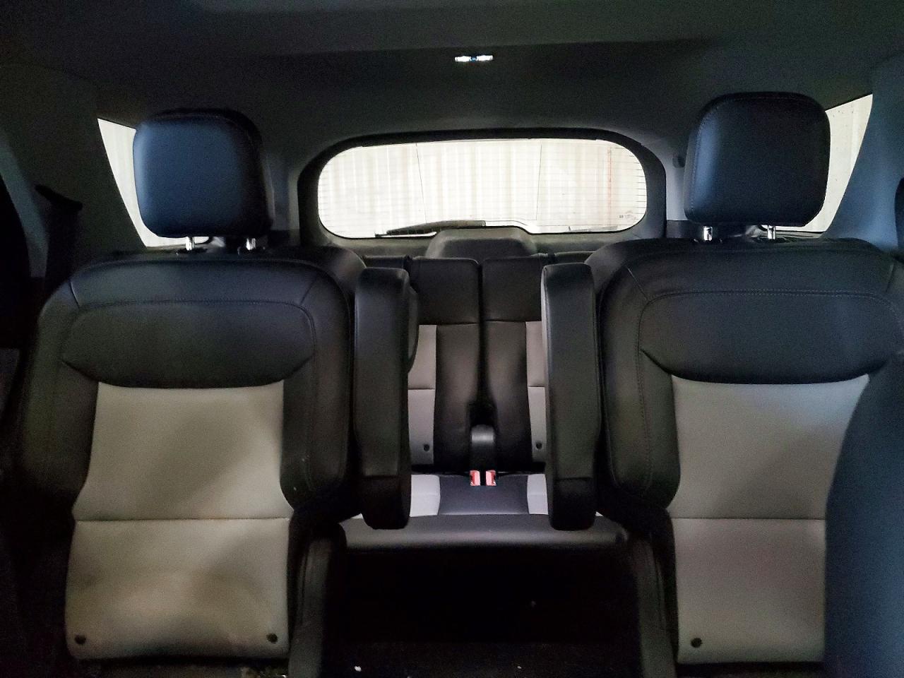 2024 Ford Explorer VIN 1FMSK8DH1RGA15589 photo 10