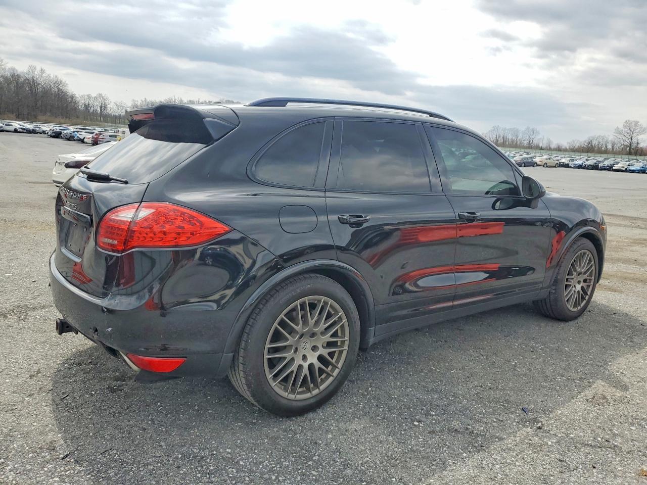 2014 Porsche Cayenne s VIN WP1AB2A28ELA55133 photo 3