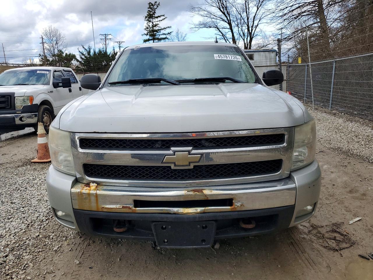 2011 CHEVROLET All models VIN 1GCRKSE35BZ235556 photo 5