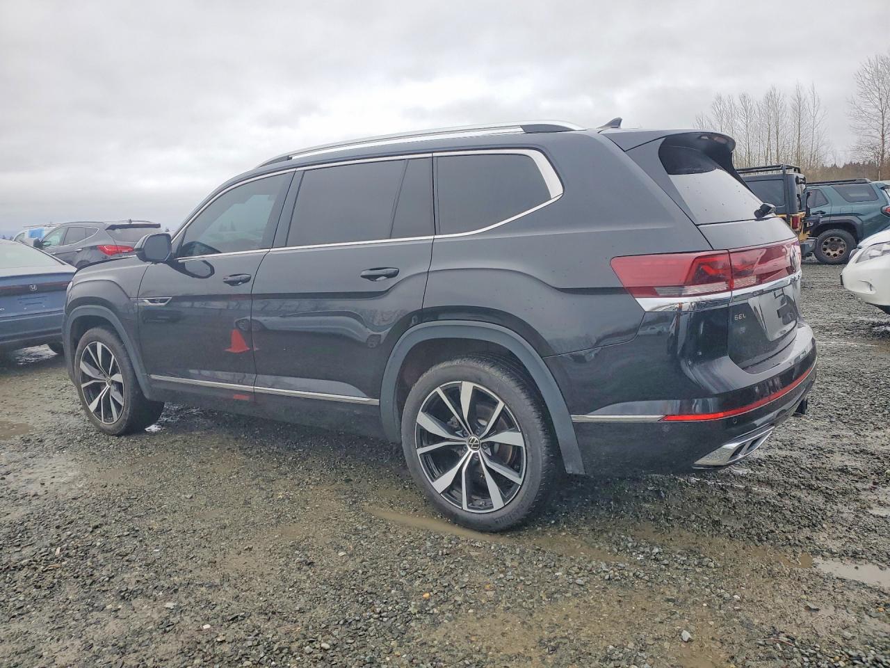 2024 Volkswagen Atlas VIN 1V2FR2CA5RC525128 photo 2